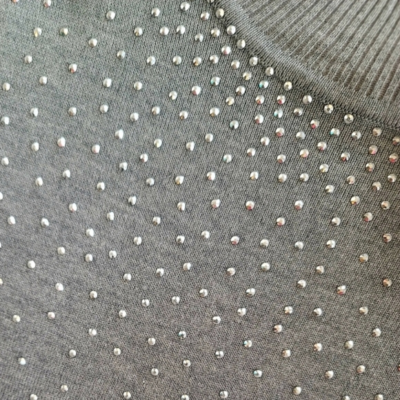 Lovely BY DESIGN Studded Mock Neck Dove Grey Sweater Size Small - Picture 5 of 6